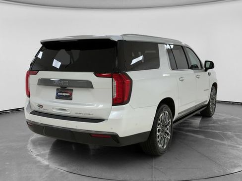 Used 2023 GMC Yukon XL Denali Ultimate AWD/4WD image 3