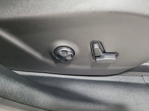 Used 2019 Jeep Cherokee Limited image 21