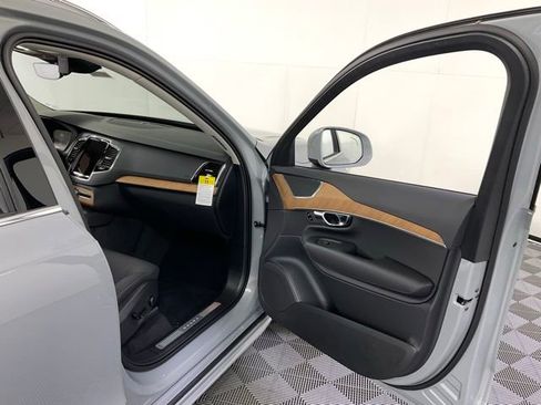 New 2025 Volvo XC90 B6 Plus w/ Protection Package Premier image 35