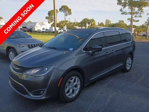 Certified 2020 Chrysler Pacifica Touring-L Plus w/ Tire & Wheel Group FWD image 6