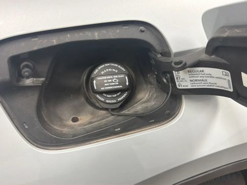 Used 2018 Volkswagen Tiguan S FWD image 28