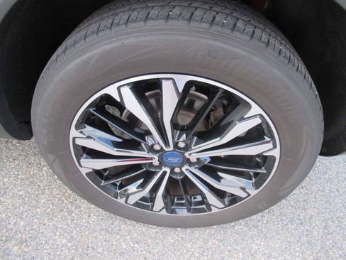 Used 2022 Ford Escape SE w/ SE Sport Appearance Package AWD/4WD image 9