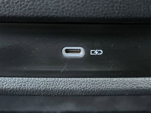 Used 2022 Volkswagen Taos SE image 17