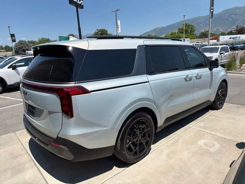 Used 2025 Kia Carnival SX w/ SX Dark Edition Package FWD image 4