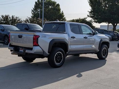 Used 2025 Toyota Tacoma TRD Off-Road AWD/4WD image 5