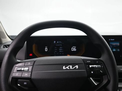 Used 2025 Kia K4 FWD image 12