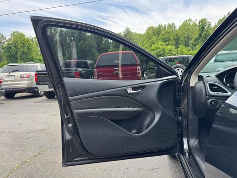 Used 2015 Dodge Dart SE w/ Convenience Group FWD image 9