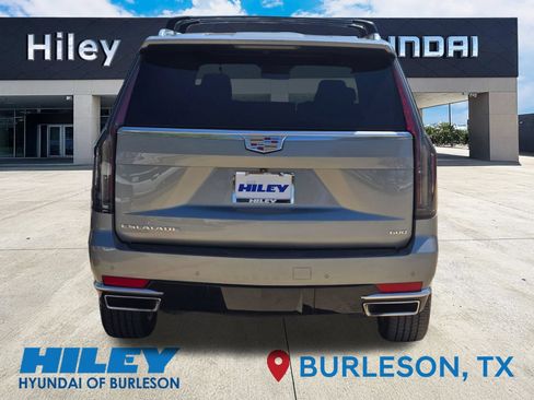 Used 2023 Cadillac Escalade ESV Luxury RWD image 5