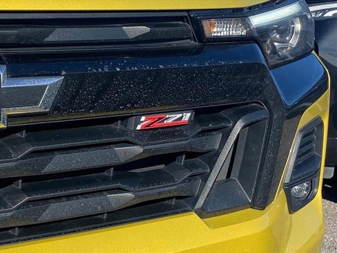 Used 2023 Chevrolet Colorado Z71 w/ Z71 Convenience Package 2 image 6