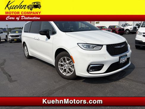Used 2025 Chrysler Pacifica Select FWD image 1