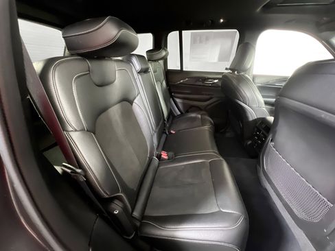 Used 2023 Jeep Grand Cherokee Altitude image 26