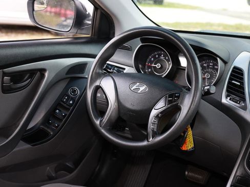 Used 2014 Hyundai Elantra SE image 26