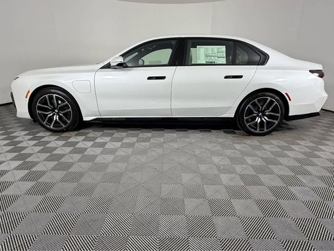 New 2026 BMW 750e xDrive w/ Executive Package image 7