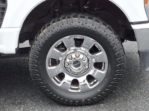 Used 2023 Ford F250 Lariat w/ Chrome Package image 8