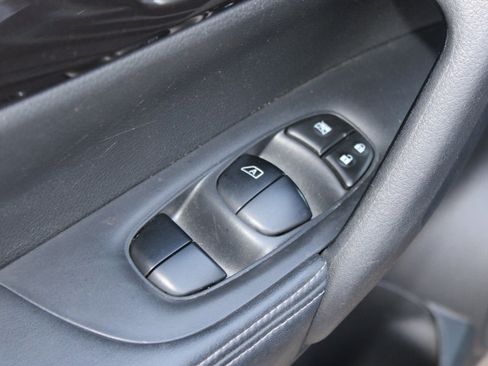 Used 2019 Nissan Rogue SV image 20