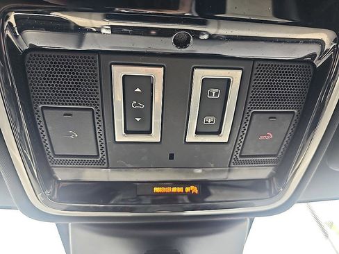Used 2020 Land Rover Range Rover Sport SVR image 30