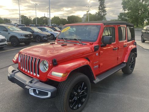 Used 2021 Jeep Wrangler Unlimited Sahara w/ Cold Weather Group AWD/4WD image 3