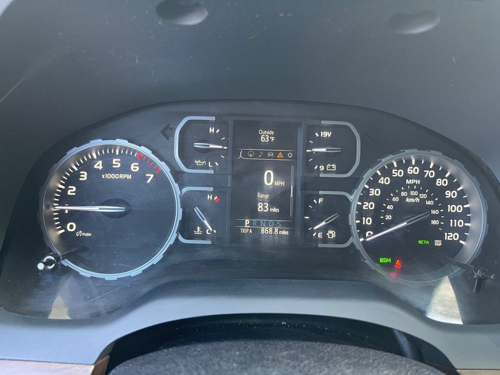 Used 2021 Toyota Tundra Limited w/ Limited Premium Package AWD/4WD image 5