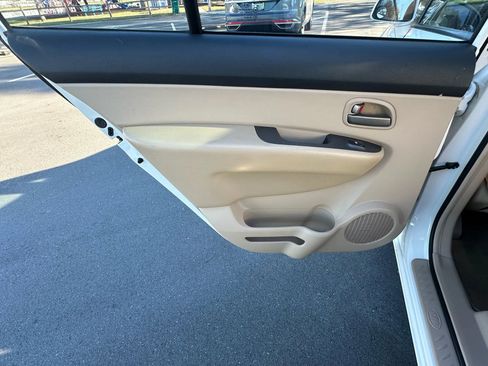 Used 2007 Kia Rondo EX w/ Premium Pkg image 28