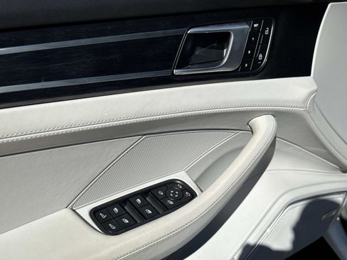 Used 2023 Porsche Panamera 4 Platinum Edition image 18