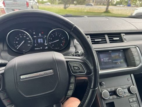 Used 2018 Land Rover Range Rover Evoque SE image 8