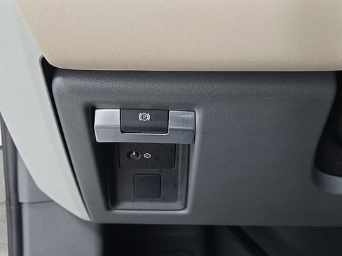 Used 2023 Land Rover Defender 130 SE image 26