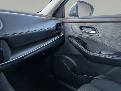 Certified 2023 Nissan Rogue SV image 29