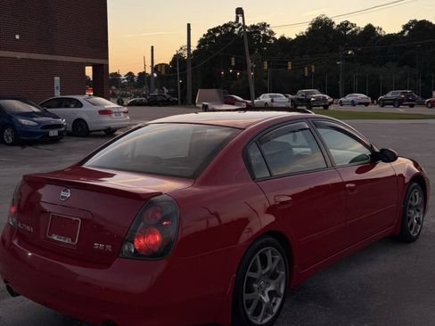 Used 2005 Nissan Altima SE-R FWD image 1