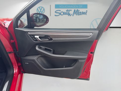 Used 2023 Porsche Macan S w/ Premium Package Plus image 35