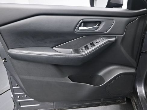 Used 2025 Nissan Rogue SV AWD/4WD image 24