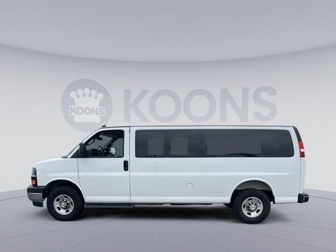 Used 2025 Chevrolet Express 3500 LT w/ LT Preferred Equipment Group RWD image 13