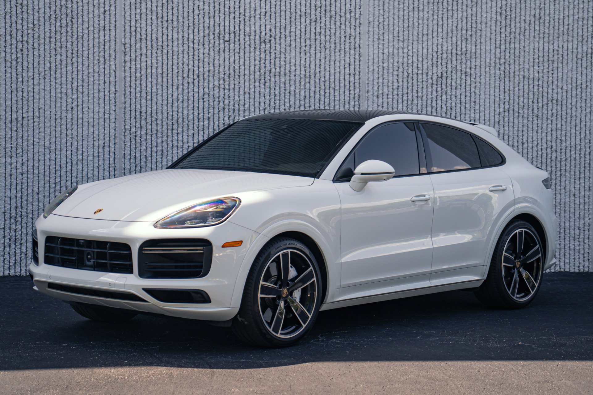 Used 2020 Porsche Cayenne Turbo AWD/4WD image 1