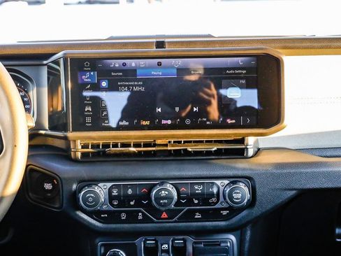 New 2025 Jeep Gladiator Sport image 14