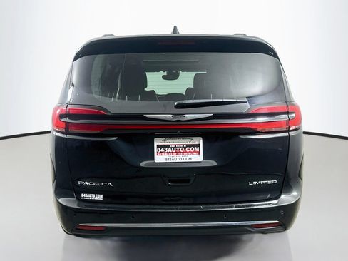 Used 2023 Chrysler Pacifica Limited FWD image 6
