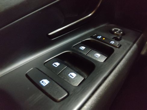 Used 2025 Hyundai Elantra Sport FWD image 27