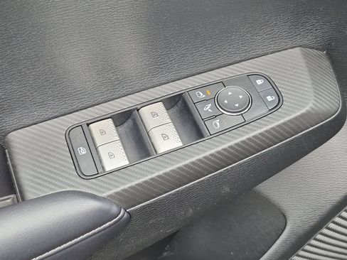 Used 2025 Mitsubishi Outlander SE FWD image 13