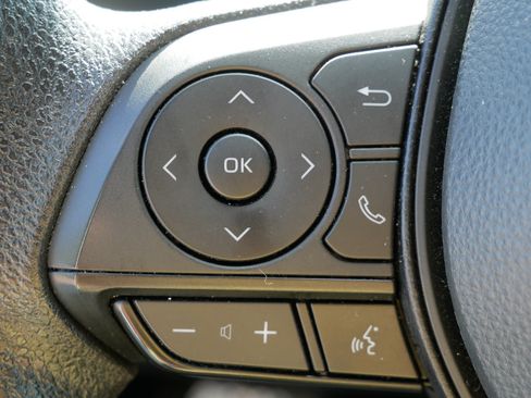 Used 2025 Toyota RAV4 XLE AWD/4WD image 23