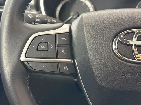 Certified 2025 Toyota Highlander XLE AWD/4WD image 18