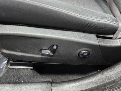 Used 2020 Chrysler 300 Touring w/ Driver Convenience Group image 24