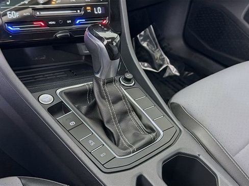 Used 2025 Volkswagen Jetta SE w/ Sunroof Package image 18