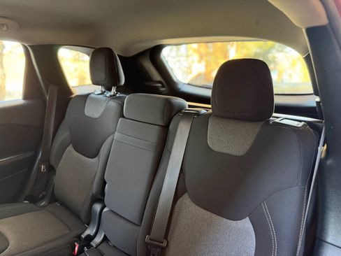 Used 2016 Jeep Cherokee Sport FWD image 18