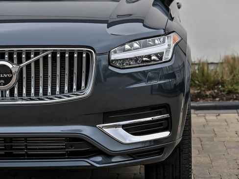 Used 2025 Volvo XC90 T8 Plus w/ Protection Package Premier image 9