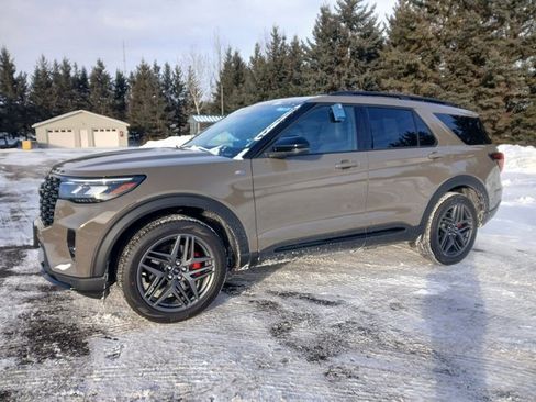 New 2026 Ford Explorer ST-Line w/ ST-Line Street Pack AWD/4WD image 3