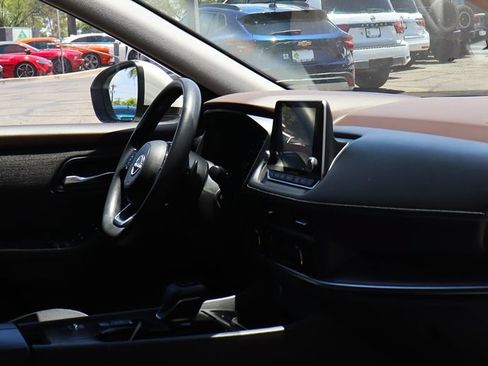 Used 2023 Nissan Rogue SV FWD image 31