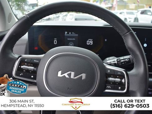 Used 2025 Kia Carnival FWD image 15