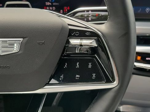 Used 2024 Cadillac Lyriq Luxury AWD/4WD image 12