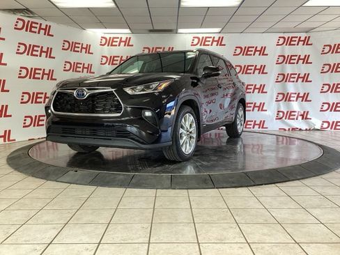 Used 2023 Toyota Highlander Limited AWD/4WD image 3