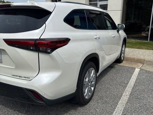 Used 2020 Toyota Highlander Limited image 2