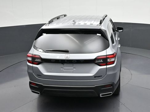 Used 2025 Honda Pilot Sport image 18