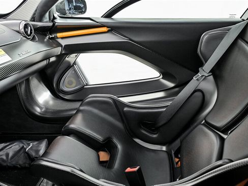 Used 2019 McLaren Senna RWD image 47